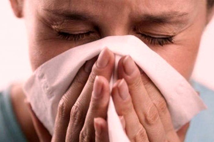 ۹۰ درصد علائم بیماری سرماخوردگی، آنفلوآنزا و کرونا مشترک است