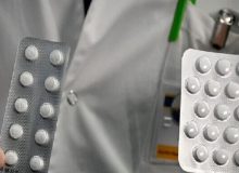 سرگردانی کرمانشاهی‌ها برای خرید دارو/ دانشگاه علوم پزشکی: دنبال داروهای کرونایی در داروخانه‌ها نگردید
