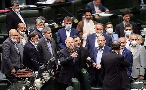روزنامه جمهوری اسلامی: نمایندگان مجلس، حتی شأن خودشان را هم حفظ نمی کنند