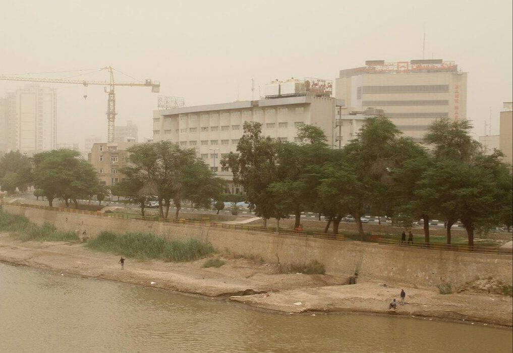 گرد و غبار با منشاء خارجی در راه خوزستان