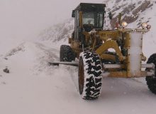 بارش برف راه ارتباطی ۴۵ راه روستای پاوه را مسدود کرد