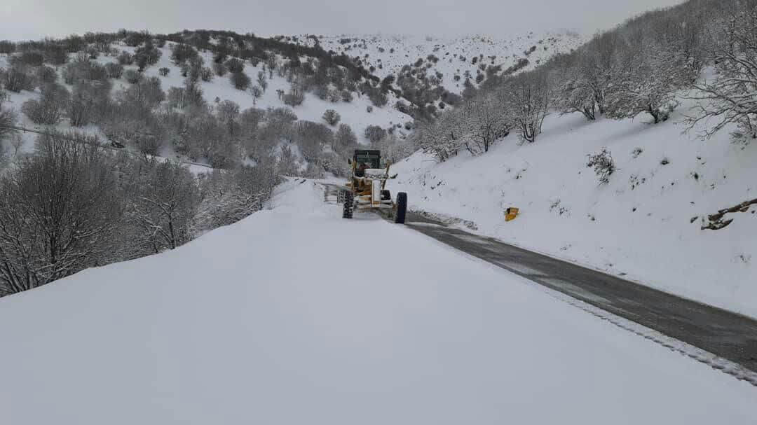برف و کولاک راه ارتباطی ۱۸۱ روستای کردستان را مسدود کرد