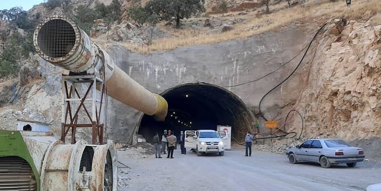 بازدید نمایندگان نهاد ریاست جمهوری از پروژه ها و طرح های توسعه ای شهرستان آبدانان