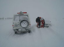 اسکان اضطراری مسافران در گردنه برف‌گیر اسدآباد