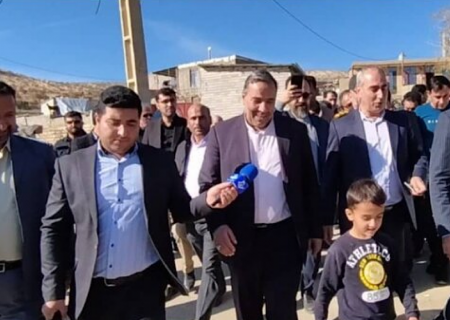 به احترام رسانه‌ها ایستاده دست بزنید…