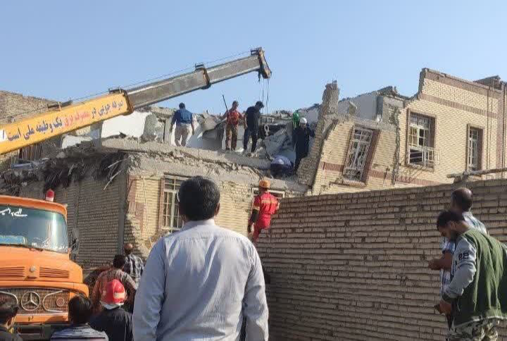 یک جسد در حادثه صفی آباد دزفول از زیر آور بیرون کشیده شد