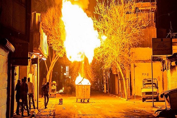۱۷عملیات آتش‌نشانی در شب چهارشنبه سوری کرمانشاه/۳خانه در آتش سوخت
