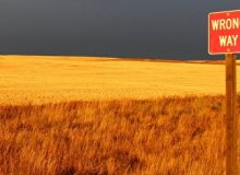 چه کسانی مسؤولان را به سمت تصمیمات غلط می برند و ما به عنوان مردم، برای نجات ایران چه می توانیم بکنیم؟