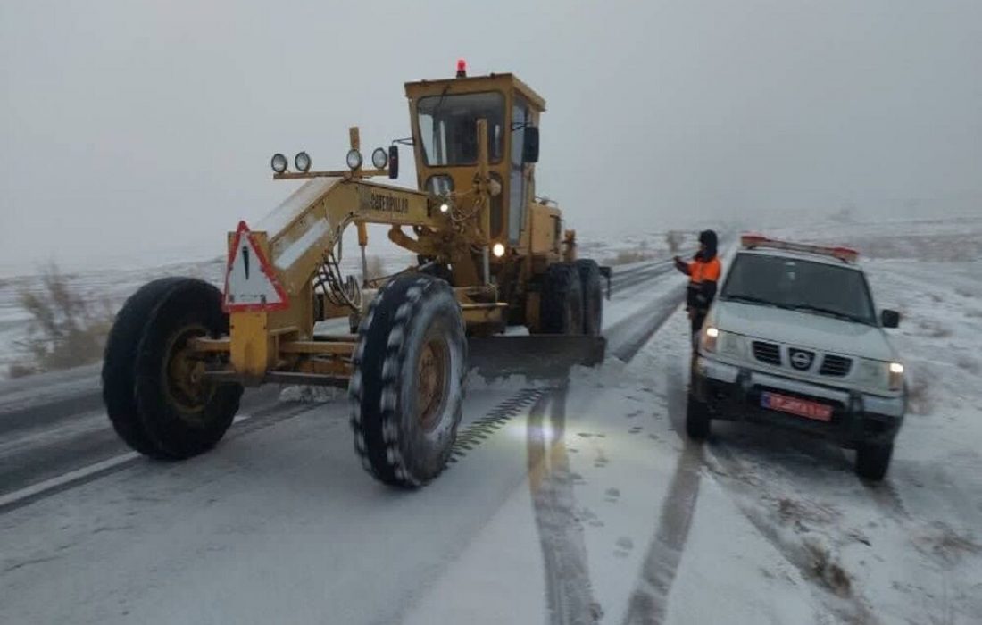 انجام بیش از ۲ هزار کیلومتر برفروبی در کردستان/رهاسازی ۲۰۲ خودرو گرفتار در برف