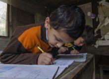 نیکوکار خارج از کشور سرپرستی ۱۰۰ کودک یتیم ایلامی را بر عهده گرفت