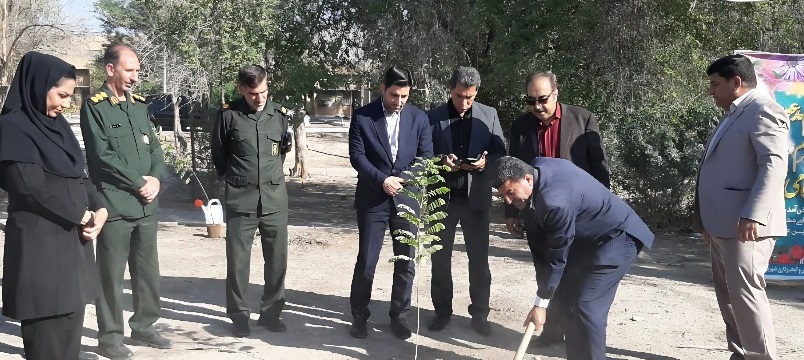کاشت نهال سلامت در بیمارستان شهدا دهلران به مناسبت روز پرستار