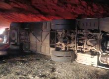 واژگونی اتوبوس در محور ایلام – سرابله/ اعزام ۵ تیم عملیاتی هلالاحمر