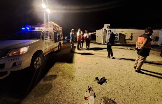 یک کشته و ۱۸ مصدوم در پی واژگونی یک دستگاه اتوبوس در ایلام