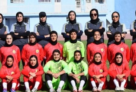 برد دو گله بانوان پالایش گاز ایلام در سنندج با یک بازیکن کمتر