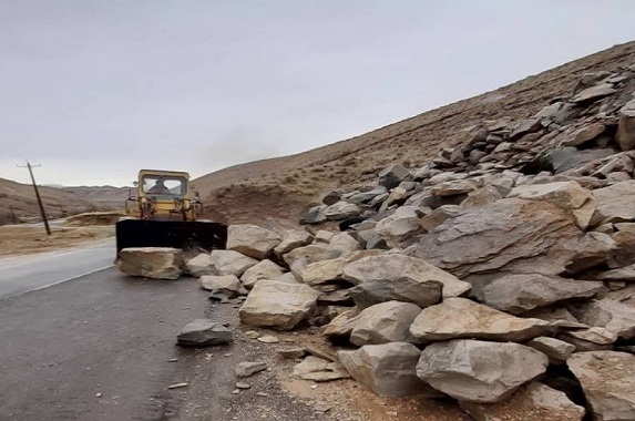 انجام ۴۵ کیلومتر برف‌روبی و ۱۸۳ مورد ریزش‌برداری در پی بارش‌های ایلام