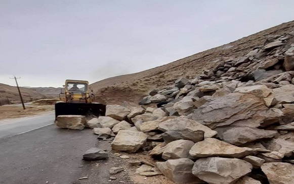 انجام ۴۵ کیلومتر برفروبی و ۱۸۳ مورد ریزشبرداری در پی بارشهای ایلام