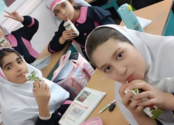 آغاز توزیع شیر رایگان در راستای ارتقای سلامت دانش‌آموزان ایلامی