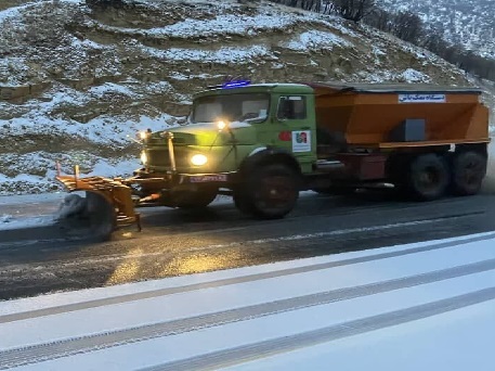 راهداران ایلام با ۷۷۲ کیلومتر برف‌روبی جاده‌ها را باز نگه داشتند