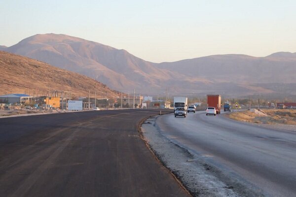 شریفی: ۱۰۰ میلیارد تومان برای تکمیل کنارگذر ایوان اختصاص یافت