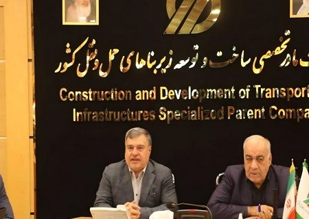 پیگیری میدانی پروژه های راه و راه آهن ایلام با حضور معاون وزیر راه /هشدار نماینده ایلام درباره مطالبات ۲ هزار میلیاردی پیمانکاران