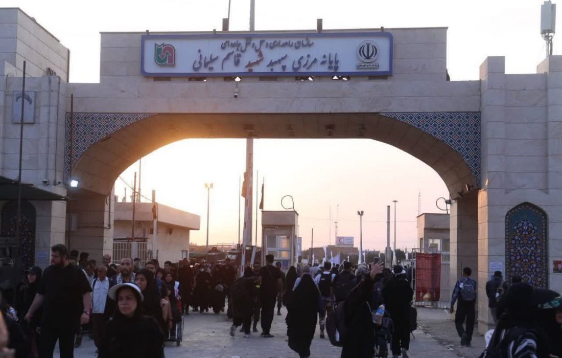 تردد بیش از ۱۱۴ هزار مسافر از مرز مهران در فروردین‌ماه ‌